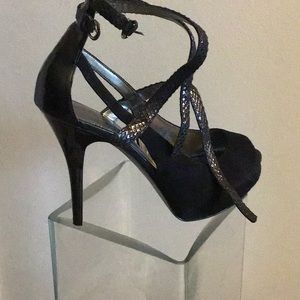 Platform Guess peep toe pumps